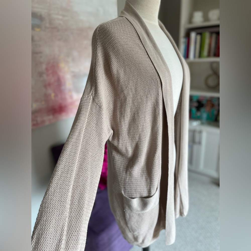 Wilfred beige silk and cashmere light weight cardigan with pockets size M - Picture 7 of 7